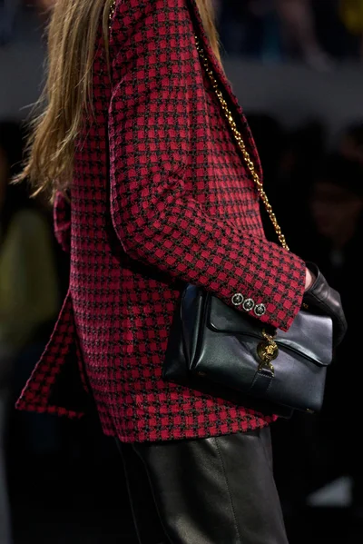 Look 16